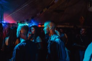 Kriebels in je buik voor je naar een rave gaat? Dat gevoel is volgens onderzoekers met niets anders te vergelijken